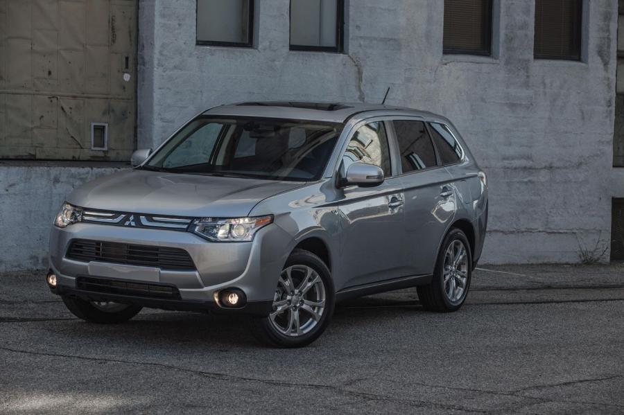  Mitsubishi Outlander 2014 года  (фото 54 из 136)